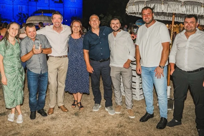 Always late to the party but we are absolutely delighted to have picked up an award for our Mallinson Road Design and Build under &pound;50K project at this years @prolandscaper project awards. 
Hugely proud of the whole team and was great to all tak