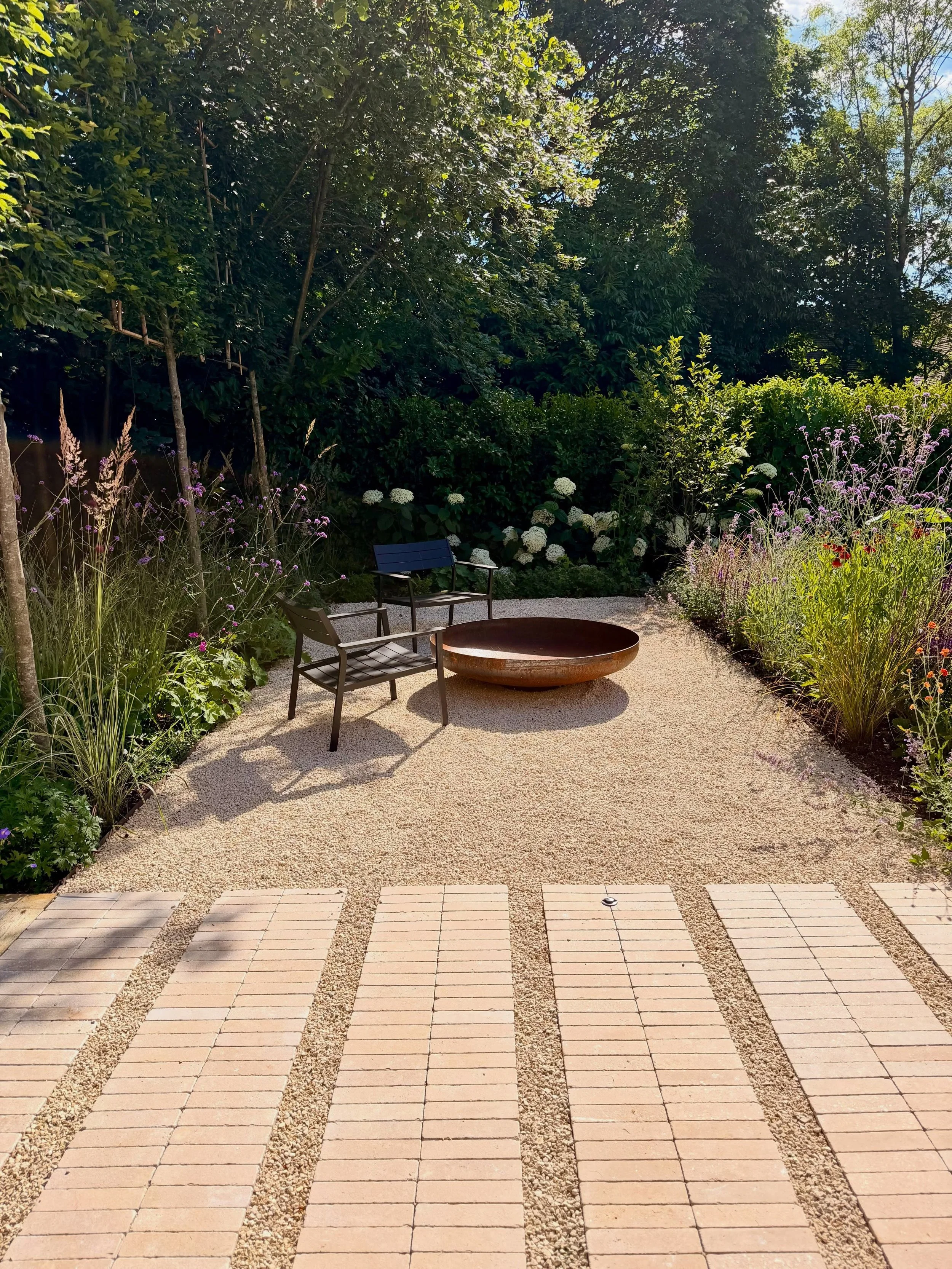 A little seating pocket at our recently completed Kingswood project.  All this sun and of course irrigation and the garden has really filled out and feeling very welcoming. 

Design &amp; Build: @tomhowardgardens @andreioprea499 
Paving: @arbourlands