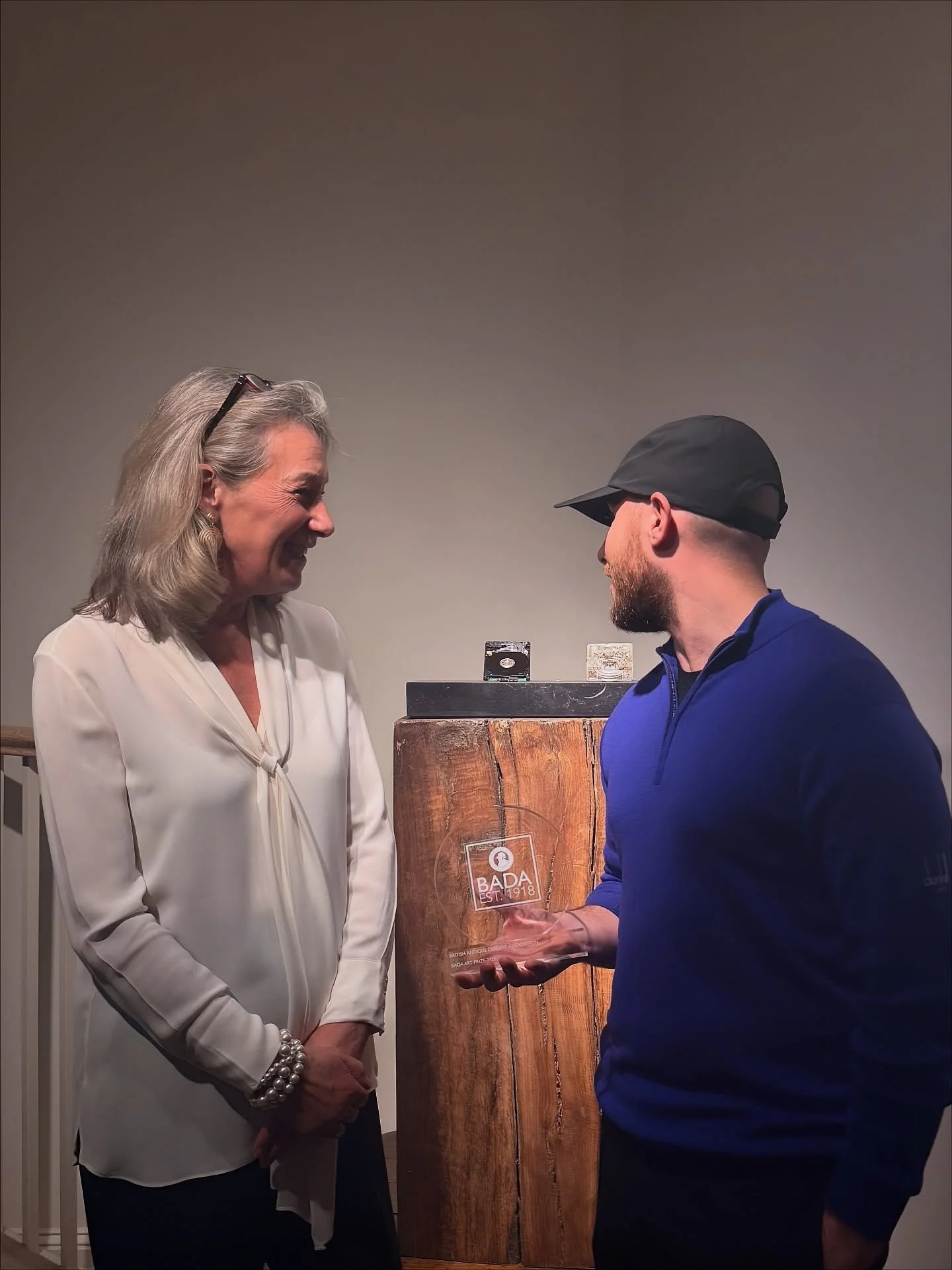 A lovely snap with Louise Phillips and Rafael El Baz, winner of this year&rsquo;s BADA Art Prize @bada1918 @raffaelloelbaz 🩶

Rafael&rsquo;s winning piece, Soft Drive, acts as both a &ldquo;digital archive and physical artwork, holding thousands of 
