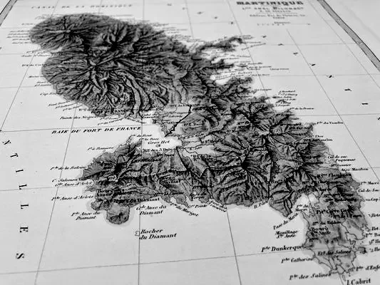 Carte ancienne de la Martinique illustrant l’ancrage territorial et la connaissance du contexte local