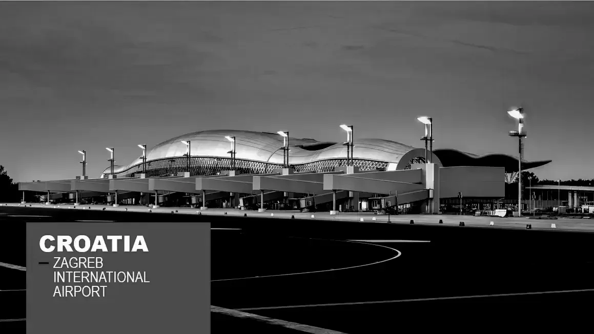 Échiquier en noir et blanc avec pièces alignées, illustrant la stratégie, la coordination et la prise de décision tactique – Fulgurance, marketing stratégique et appels d’offres complexes.