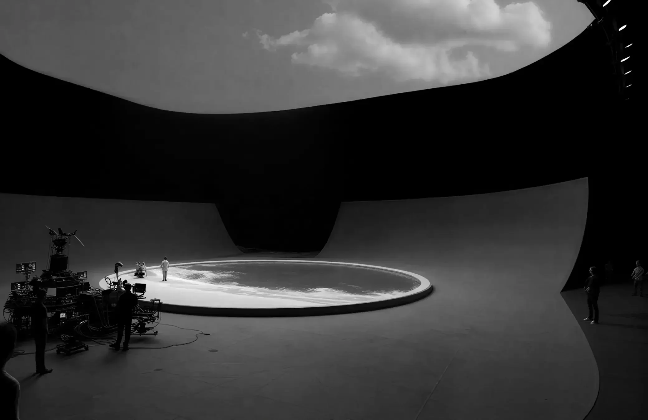 Gros plan avec pellicule, symbolisant la production audiovisuelle sous contraintes, la réactivité et la garantie des délais/qualité – Fulgurance, direction de production et gestion des aléas.