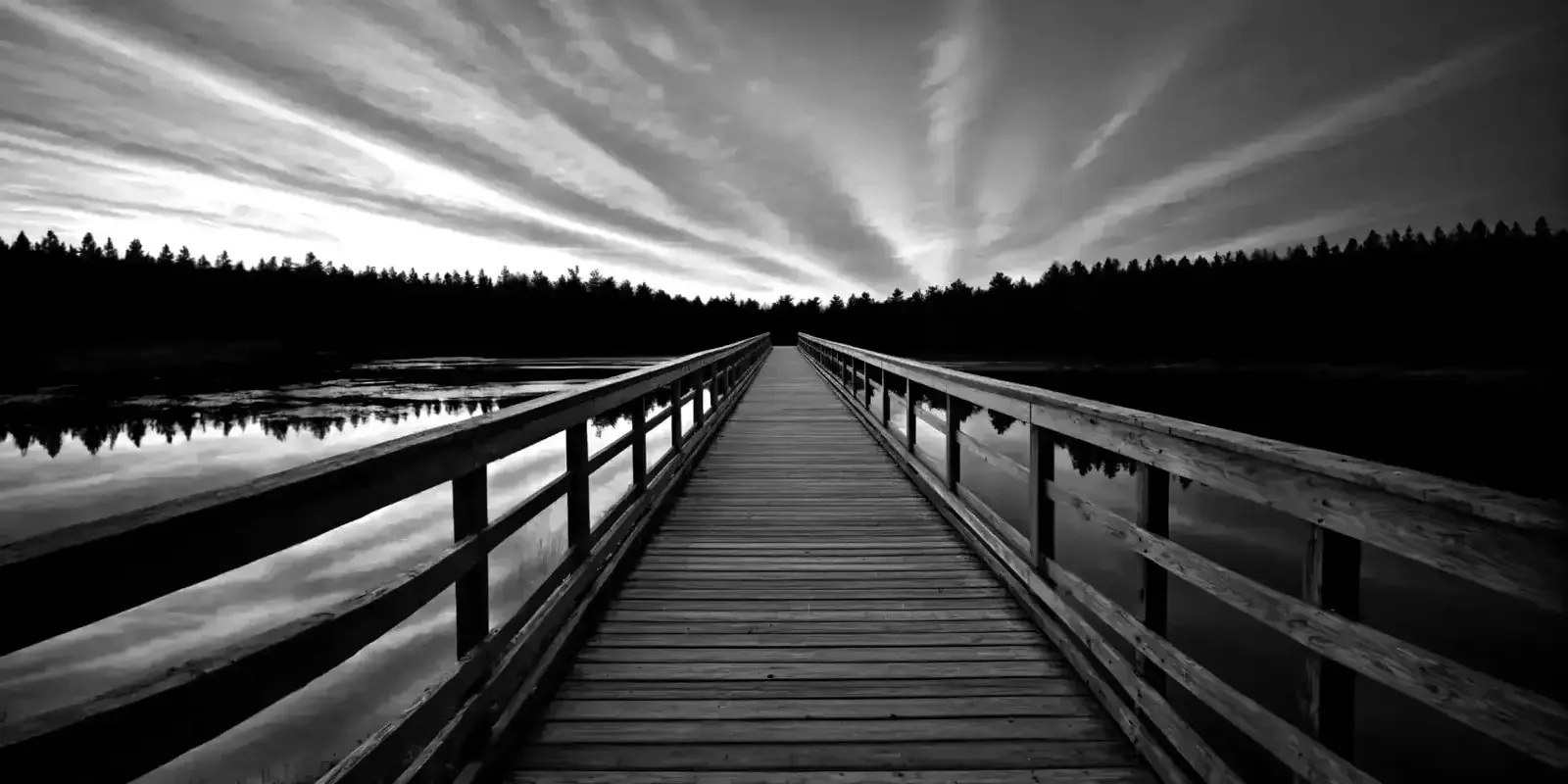 Ponton en bois menant vers l’horizon symbolisant un processus de transition et de clarification