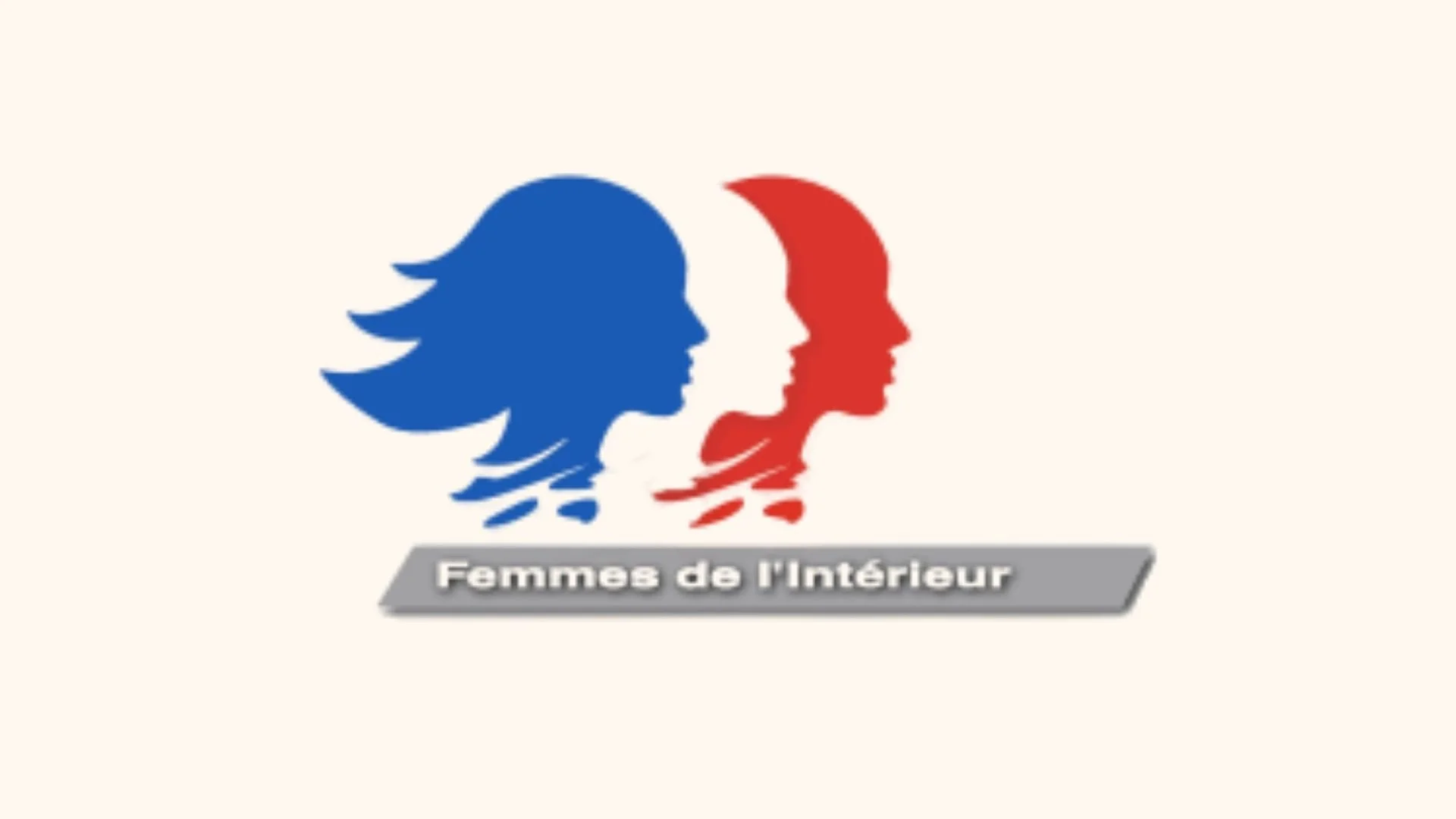 Logo avec silhouettes de trois femmes de profil en bleu, blanc et rouge, avec le texte "Femmes de l'Intérieur" en dessous.