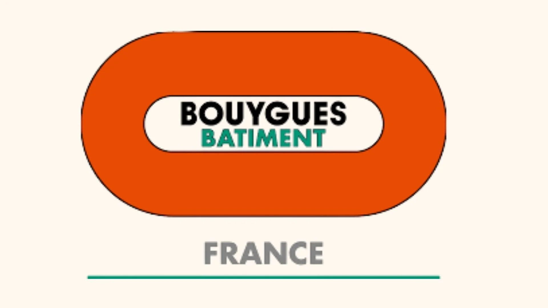 Logo de Bouygues Bâtiment, avec le texte Bouygues en noir et Bâtiment en bleu foncé, sur un fond beige et une bannière orange