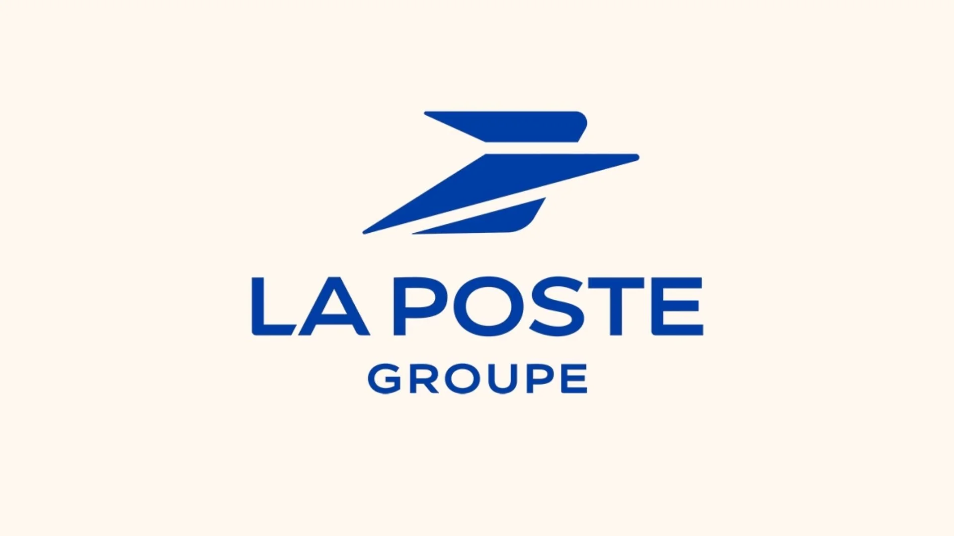 Logo de La Poste avec un oiseau stylisé bleu au-dessus du texte 'LA POSTE GROUPE' sur un fond clair.