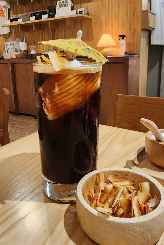 The-Drink-Journal-sarnies-sukhumvit-iced-coconut-long-black.png