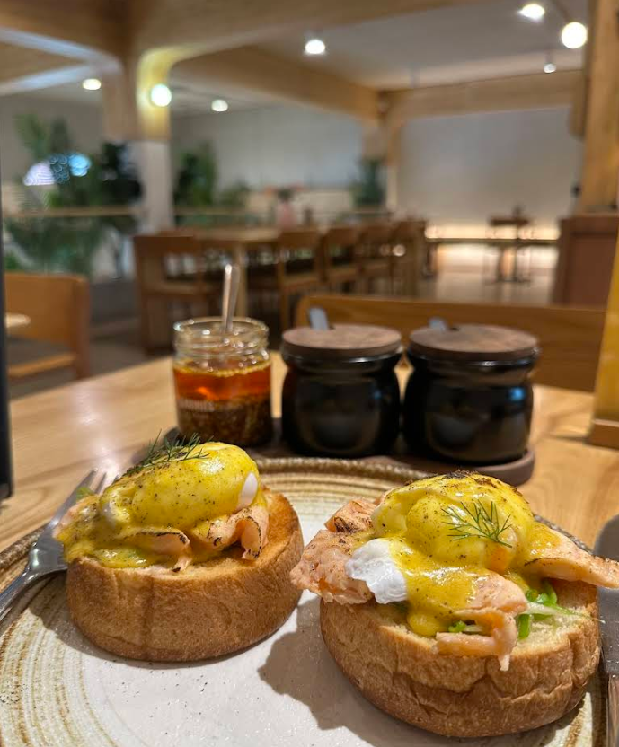 The-Drink-Journal-sarnies-sukhumvit-salmon-eggs-benedict-brunch.png