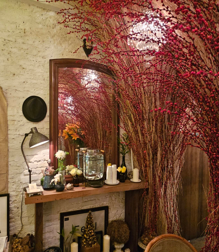 The-Drink-Journal-floral-cafe-napasorn-floral-decor.png