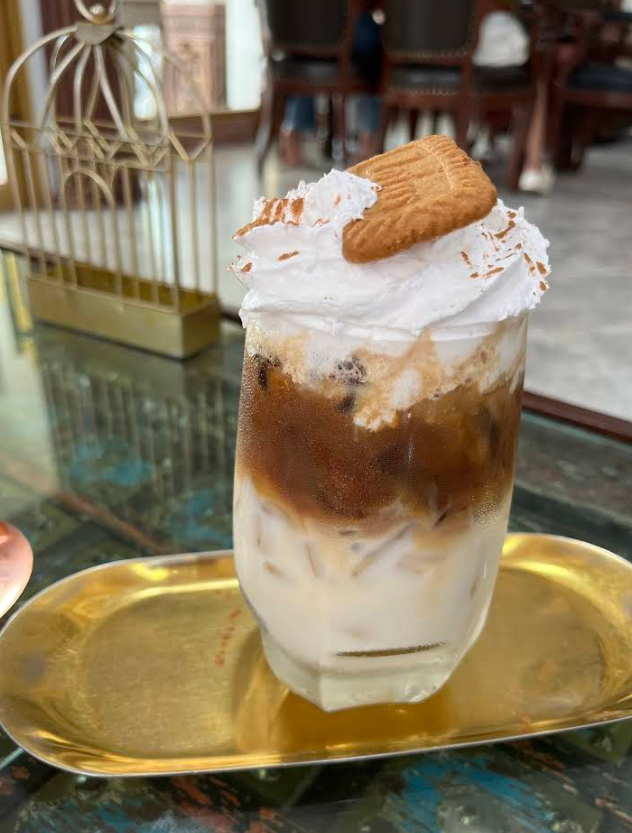Versailles de Flore — A French Castle Café Hidden in Chiang Mai