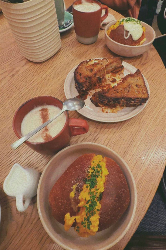 nowhere-milan-brunch-spread-egg-bun-latte.png