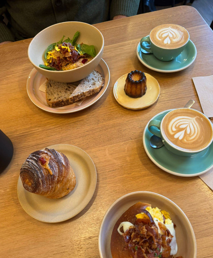nowhere-milan-croissant-canele-latte-brunch.png
