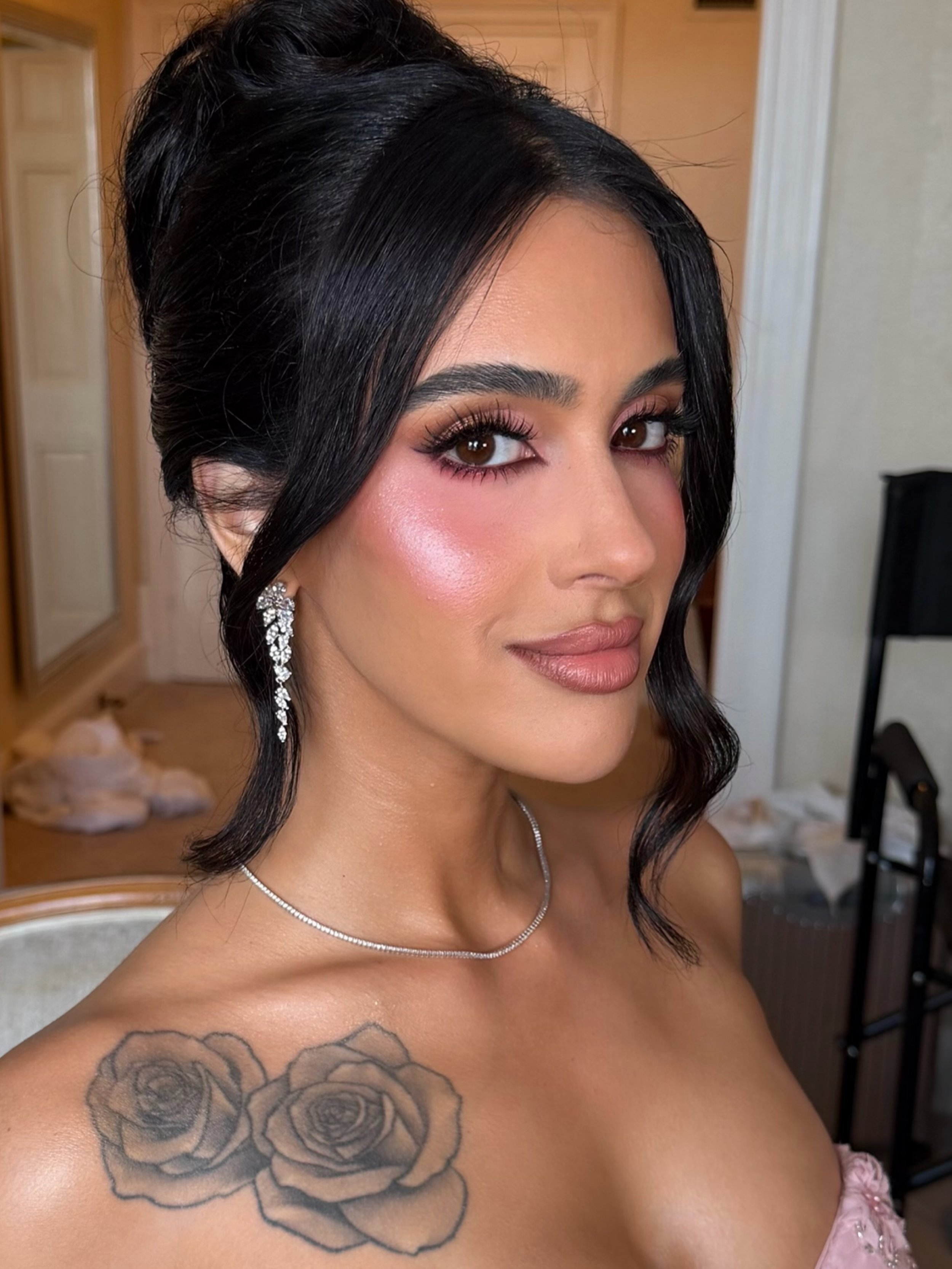 Real life Barbie Niki 🤍see more &mdash;&mdash;>>>>

Hair @lilly_hair 

Makeup @katienovamakeup

#nycbrides #hairandmakeup #updos #beauty #igpost