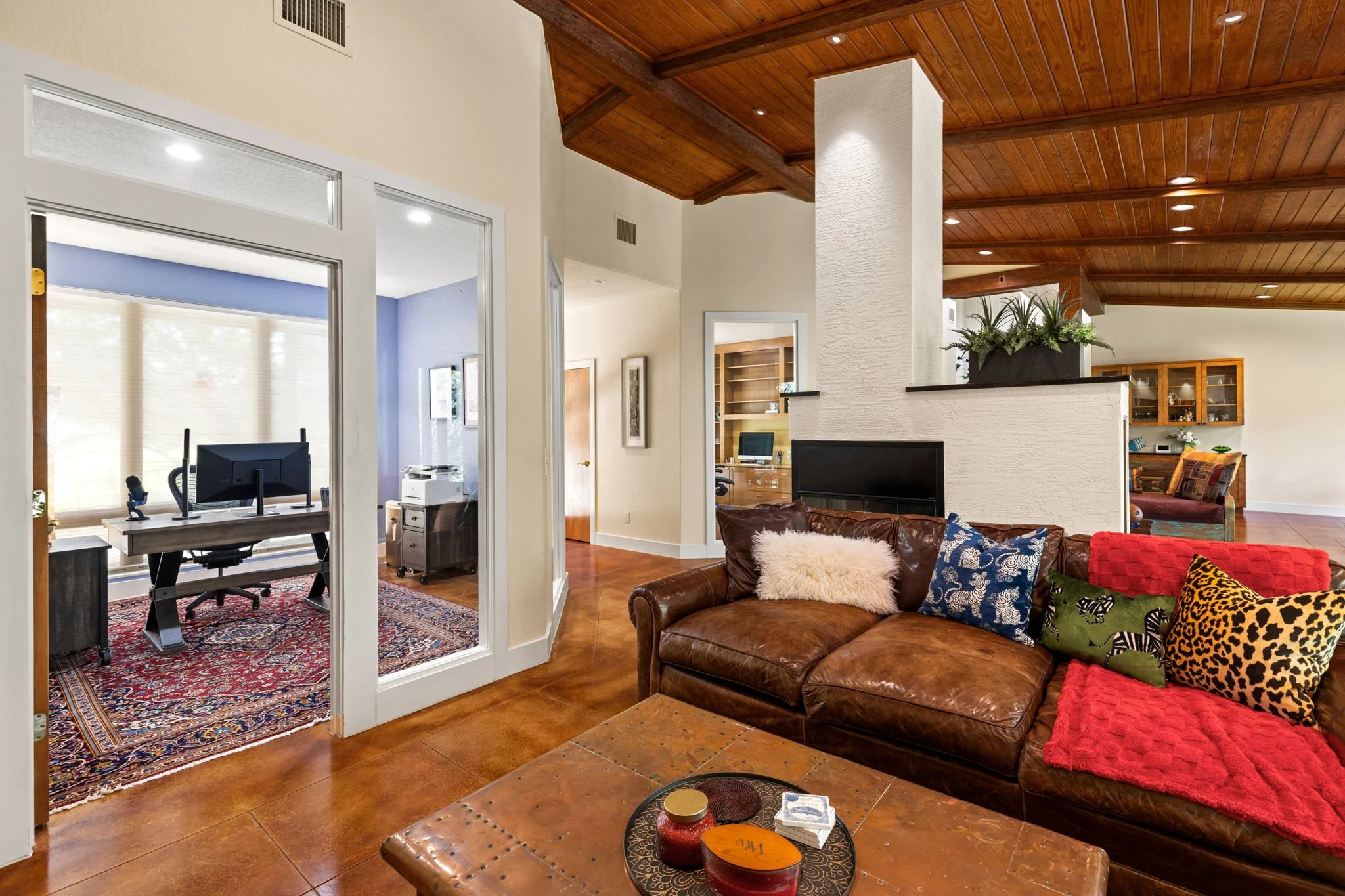 6 Living room with office 1.jpg