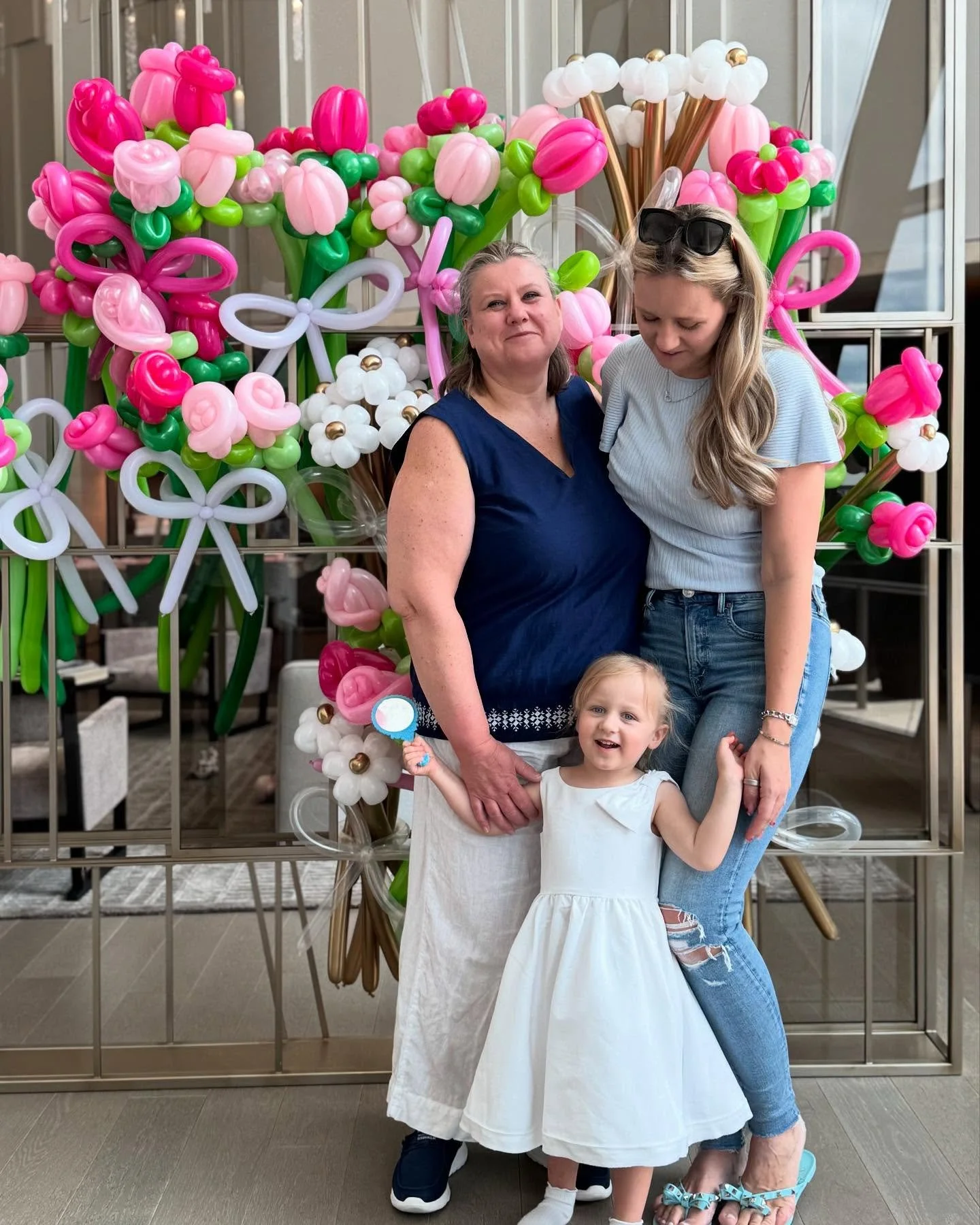 So great so see such beautiful pics from a client! Especially since I just made them and packed them right up and delivered, never got to see them all at once. Thoroughly enjoyed my experience as a balloon florist 🥰
.
#balloons #balloonart #balloonf