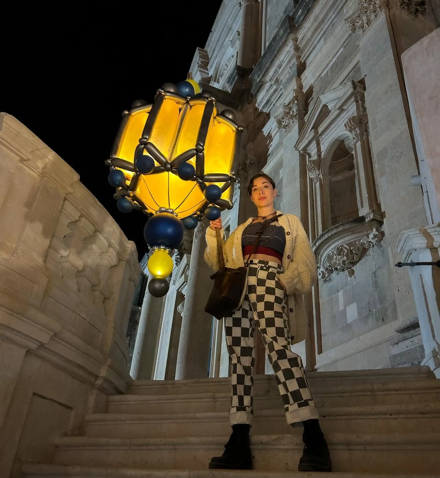 Hanging out in Dubrovnik for a minute 
.
#balloons #balloonart #balloonsculpture #balloontwisting #balloonartist #balloondecor #balloondecoration #balloonartistry #eventdecoration #eventideas #balloonlantern