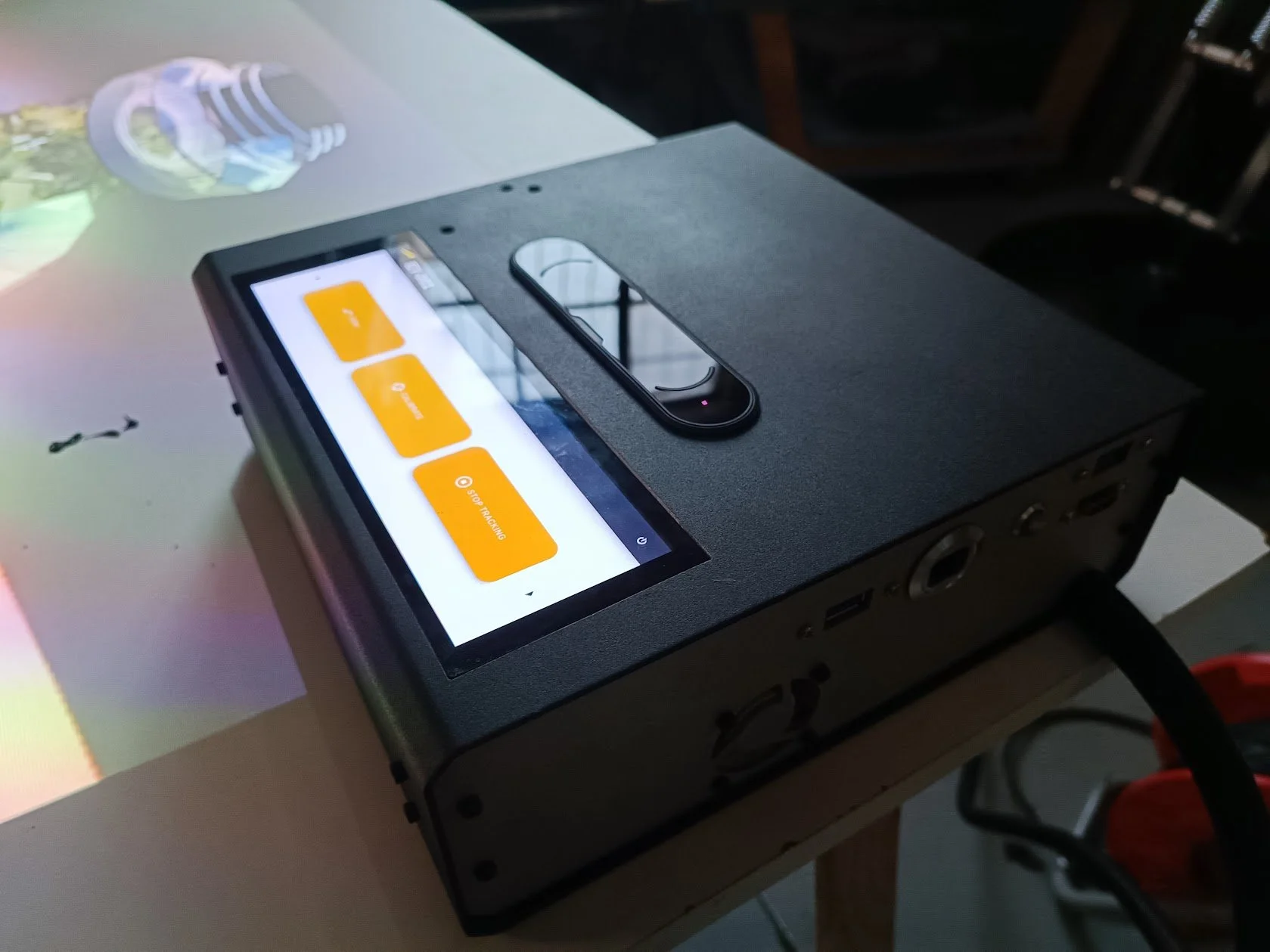 Unité centrale tout en un avec écran et capteur de hand tracking intégré