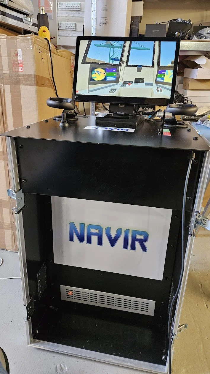 Simulateur de bateau en réalité virtuelle dans un fly case