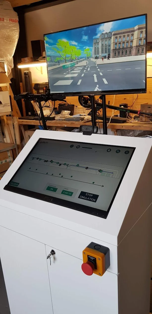 Borne administrateur et retour écran pour simulateur de trottinette électrique en VR