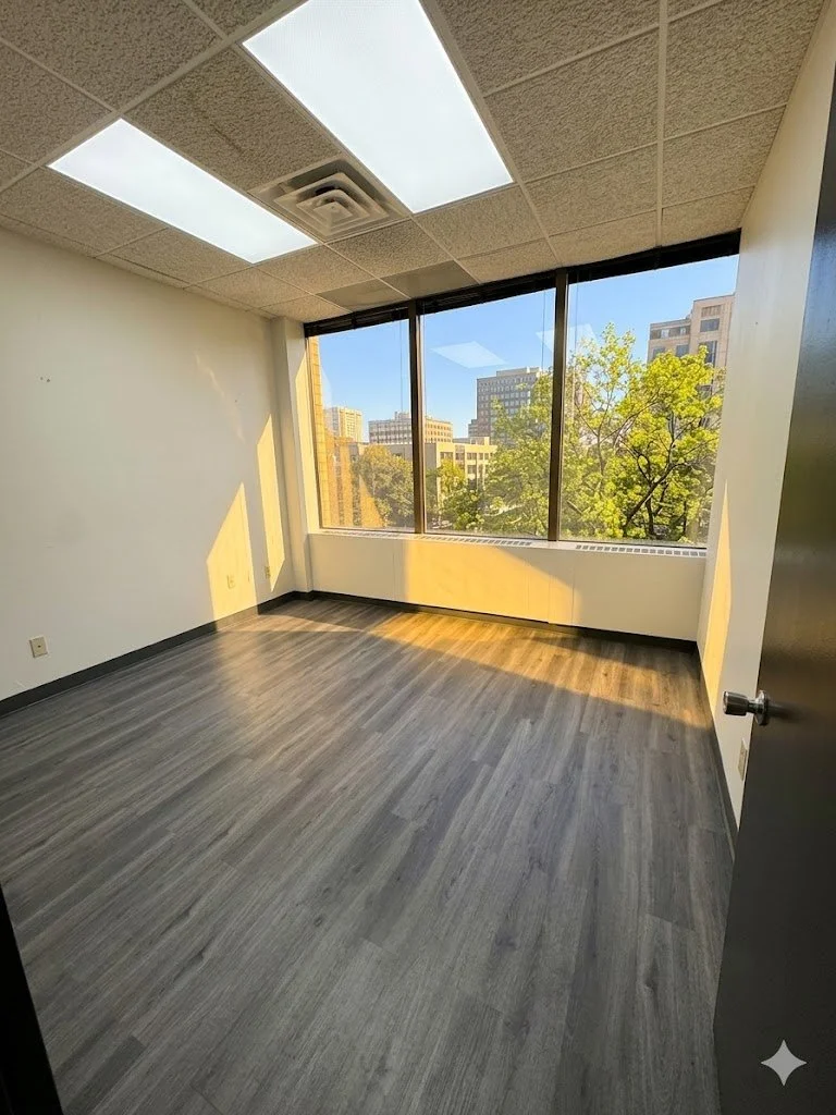 Sky Suite #4 : 15' x 12'