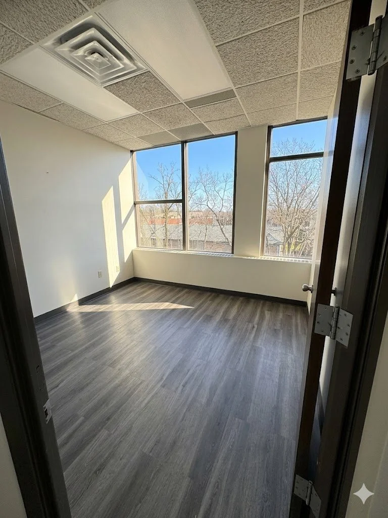 Sky Suite #2 : 15' x 12'