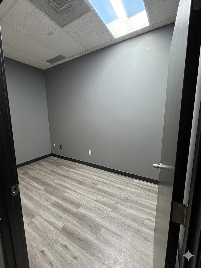 Sky Suite #5 : 12' x 11'