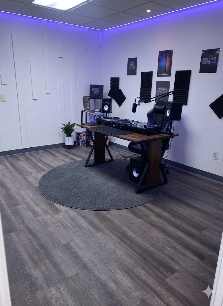 Sky Suite East - #170D : 13' x 13'