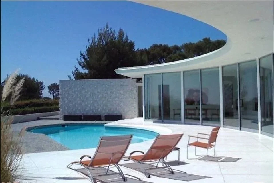 LA_Exterior_Pool.jpg