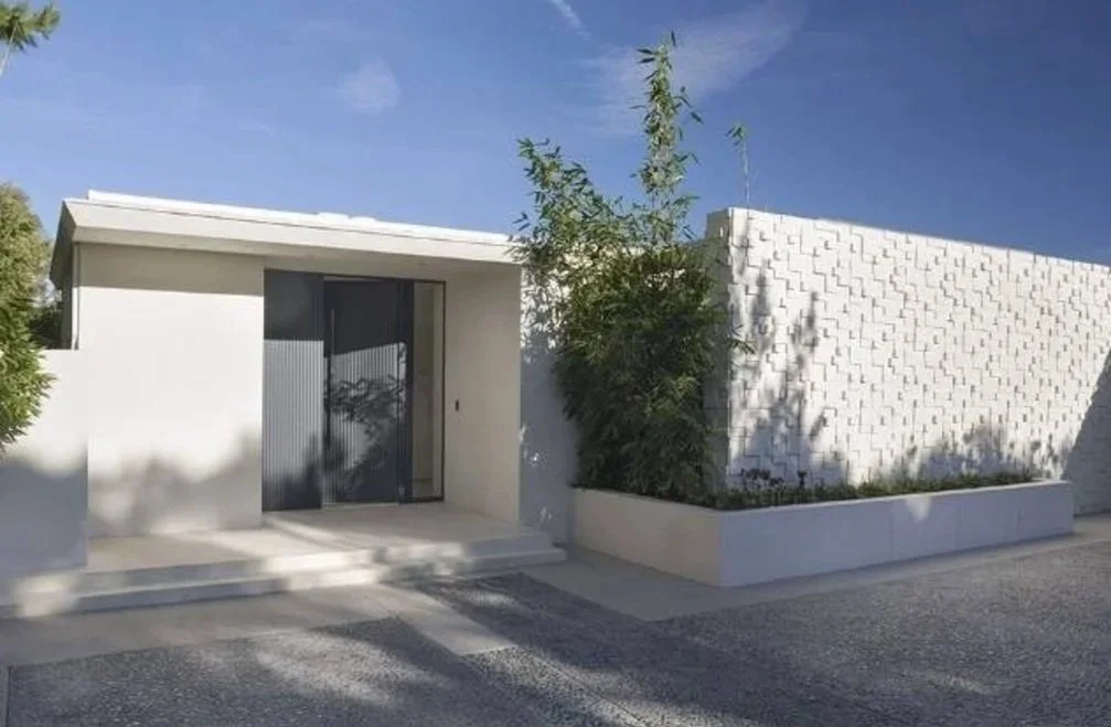 LA_Exterior.jpg