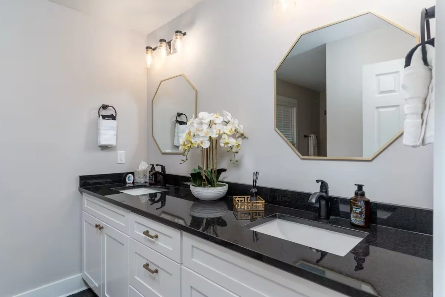 Bathroom vanity