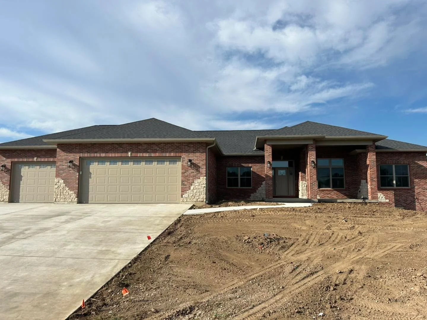 New Custom Home: Complete - ✅. 

We&rsquo;re handing the keys over to the owner!Check out these interior photos of our newly completed custom home in Tuscany Fields. One lot remains! 

#customhome #dalekoontzbuilder