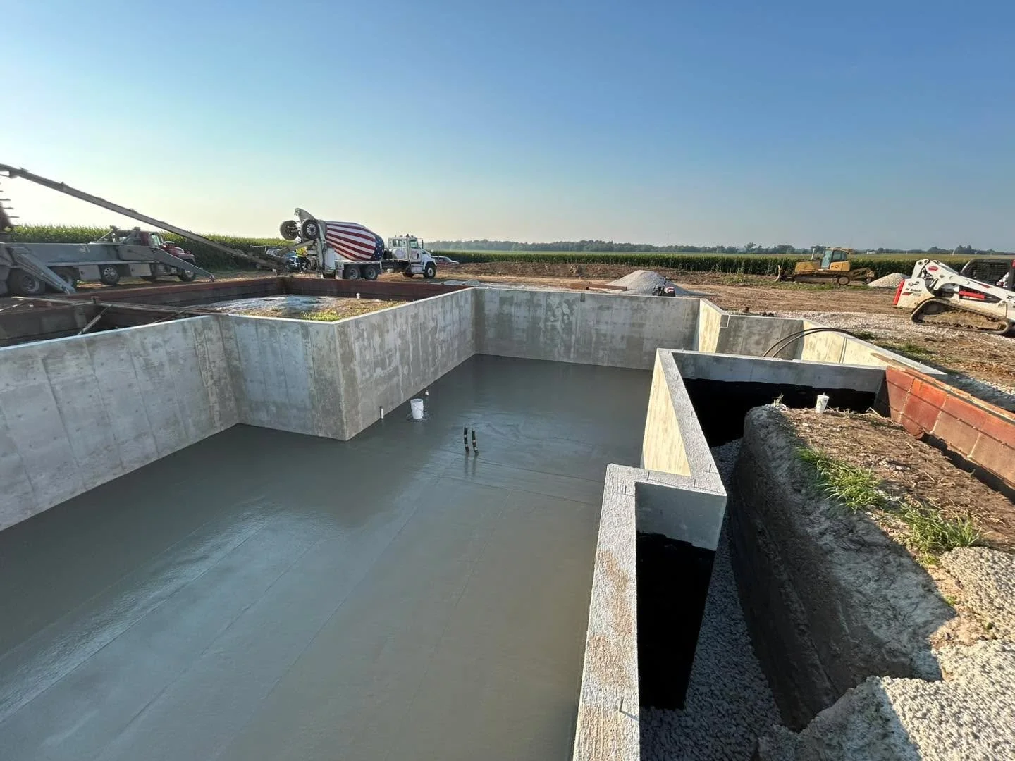 Today kicked off with an early morning basement pour in Palmyra MO with Bleigh Ready Mix Company a Division of Bleigh Construction Company. 

Stay tuned for updates on all our new home and remodels next week!