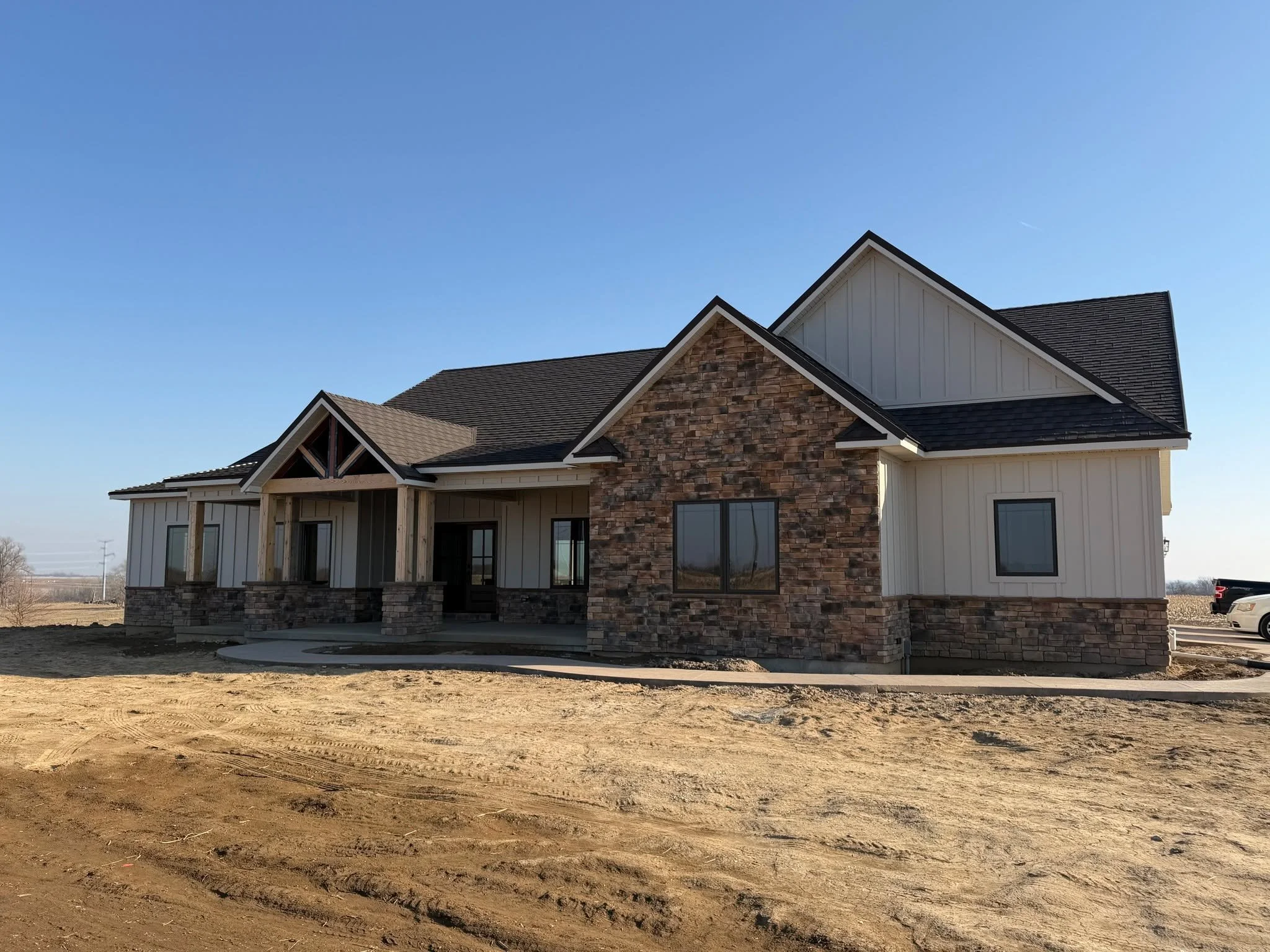 A few final touches and this #customhome from #dalekoontzbuilder will be ready for its new owners. Check out some of the details! 

#palmyramo