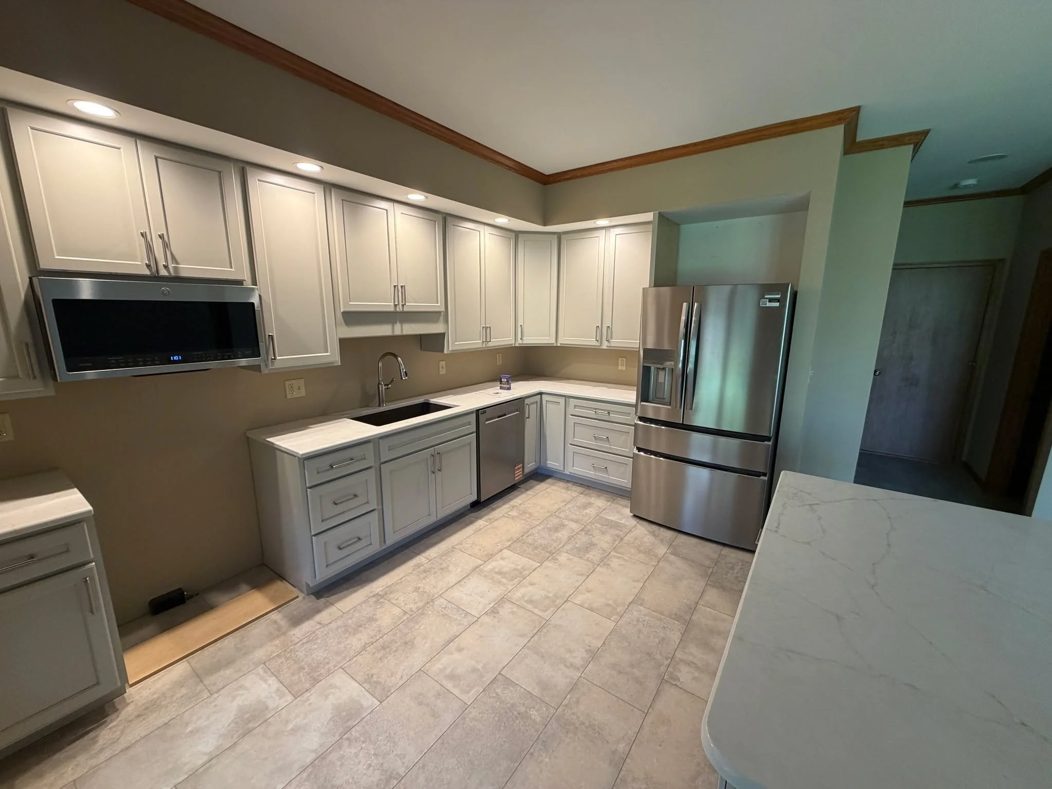 🚧 Remodeling in Progress 🚧

Big remodels have been the theme for us so far this year&mdash;and this one is a great example of difference a renovation can make.

This home got a major refresh: the kitchen was updated while keeping its existing layou