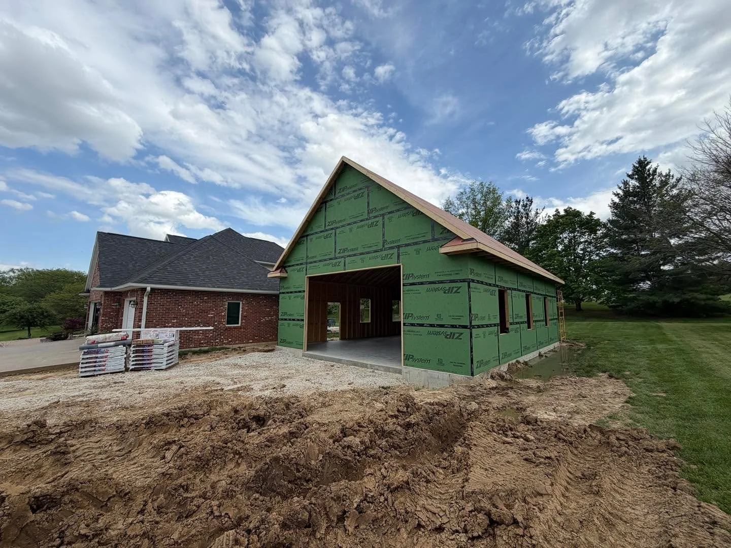 We&rsquo;ve been working on one very nice garage addition. 🙌

🏌️&zwj;♂️Golf simulator? 🏁Car lift? 🍻Maybe the ultimate hangout space? Drop a comment below and tell us what you&rsquo;d do with all this room!  #DaleKoontzBuilder #remodeling #quincyi