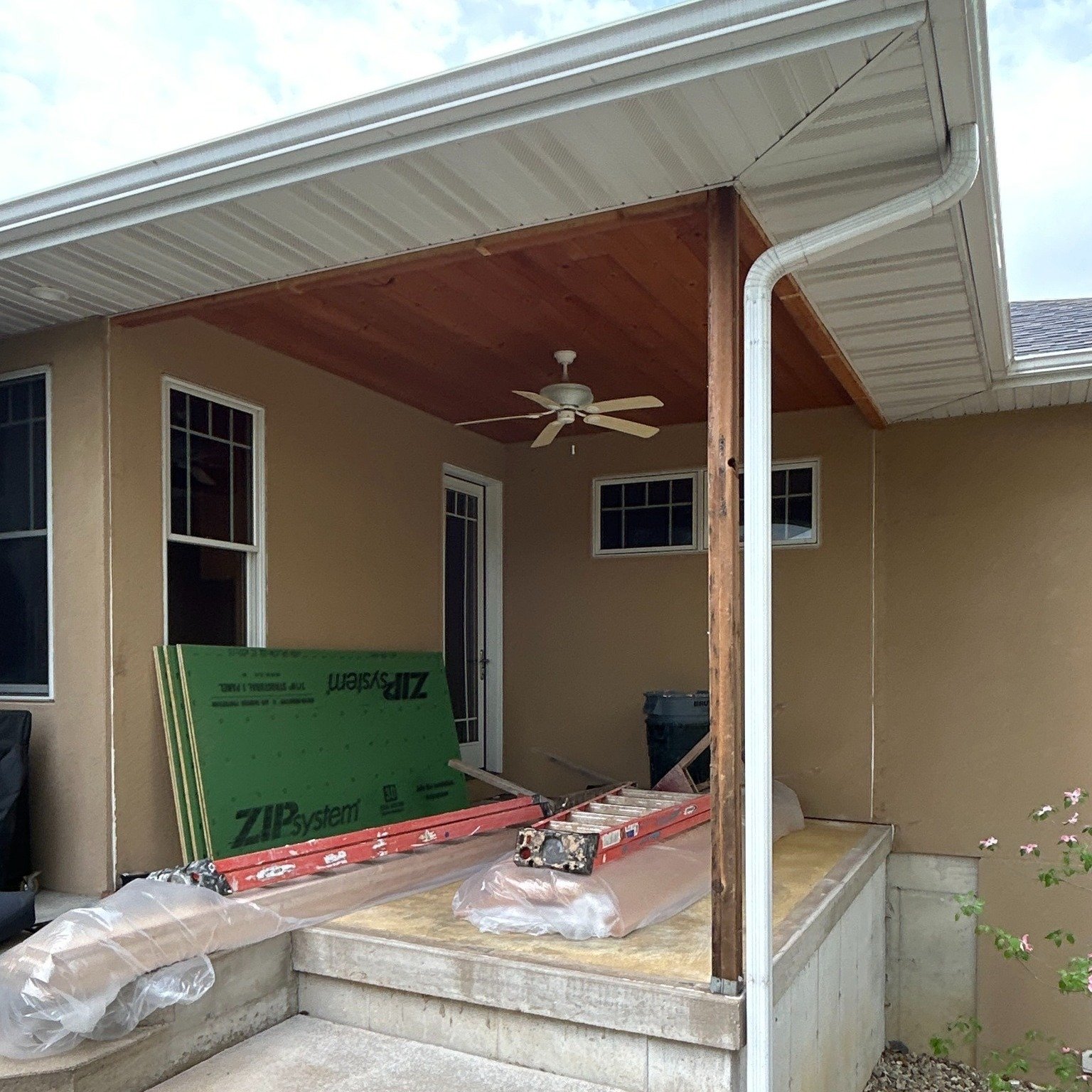 Check out this small space transformation we recently completed. ✨Always great to see a finished product that looks like it was meant to be there all along. #dalekoontzbuilder #remodel