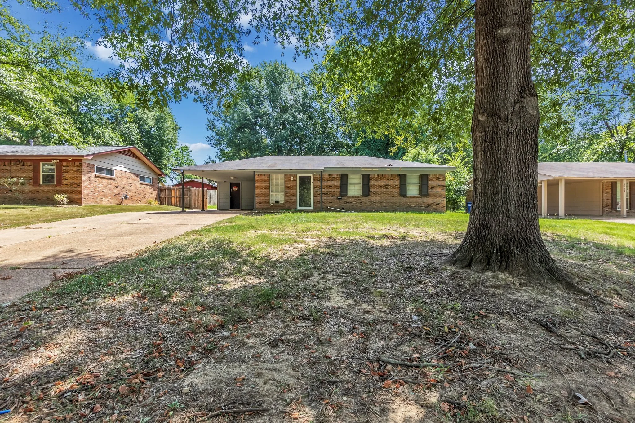 5698 Crestwood Dr
