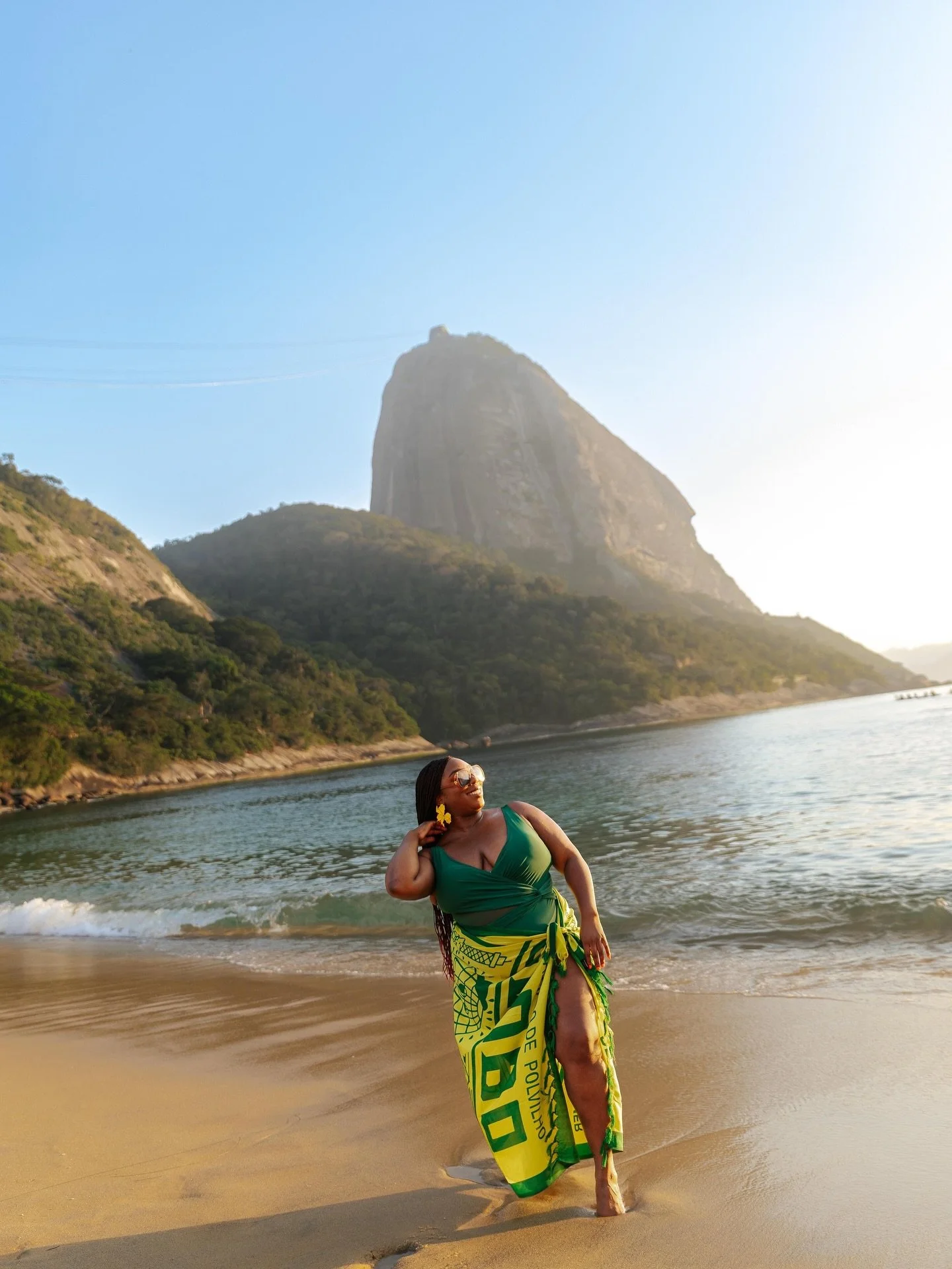While Copacabana and Ipanema get all the attention, Prai Vermelha quietly steals the show. Framed by Sugarloaf Mountain and known for its calmer waters, this hidden gem is perfect for golden hour swims, scenic strolls, and soaking in Rio beyond the c