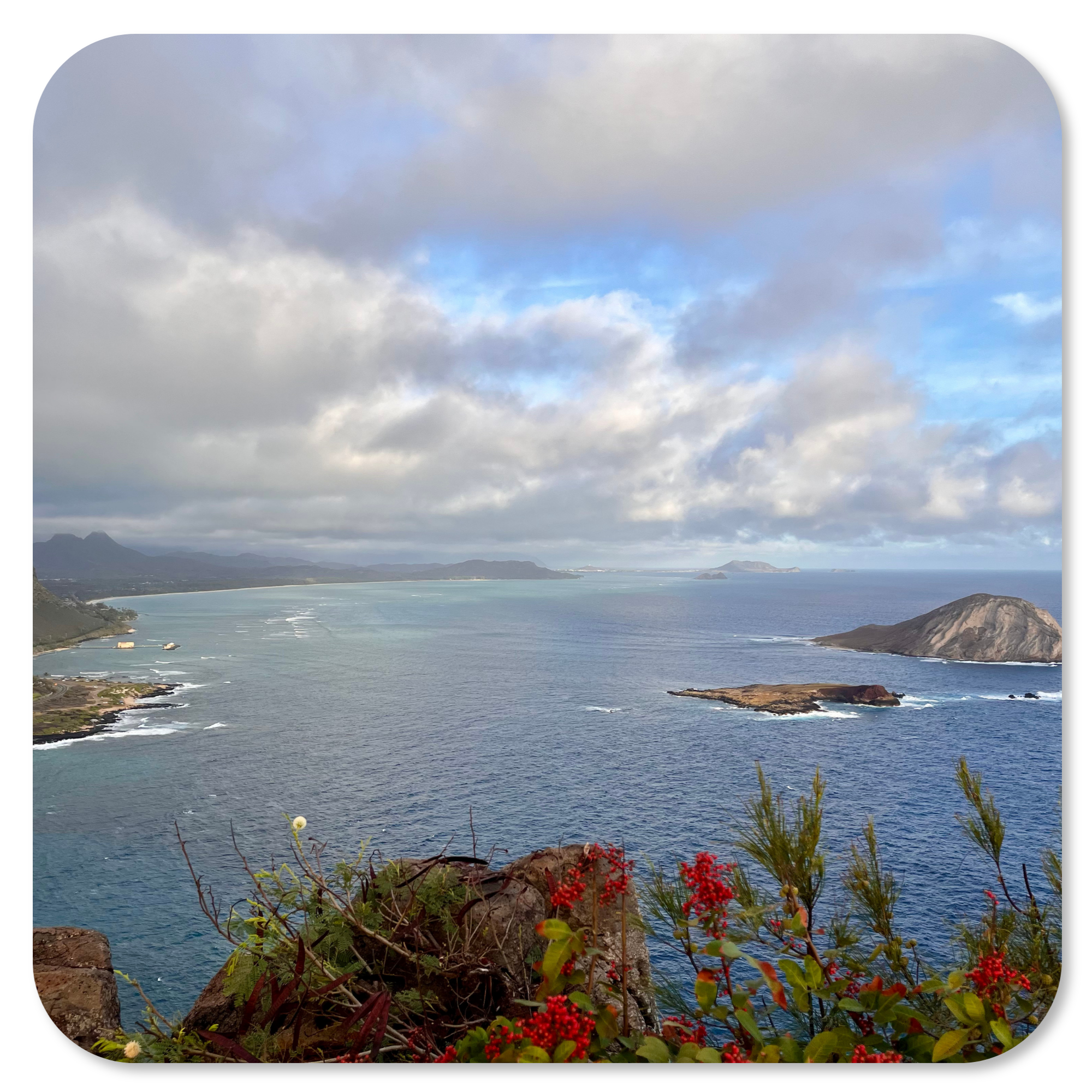 Makapuʻu Lookout view of Rabbit Island and Waimānalo Bay, Oahu