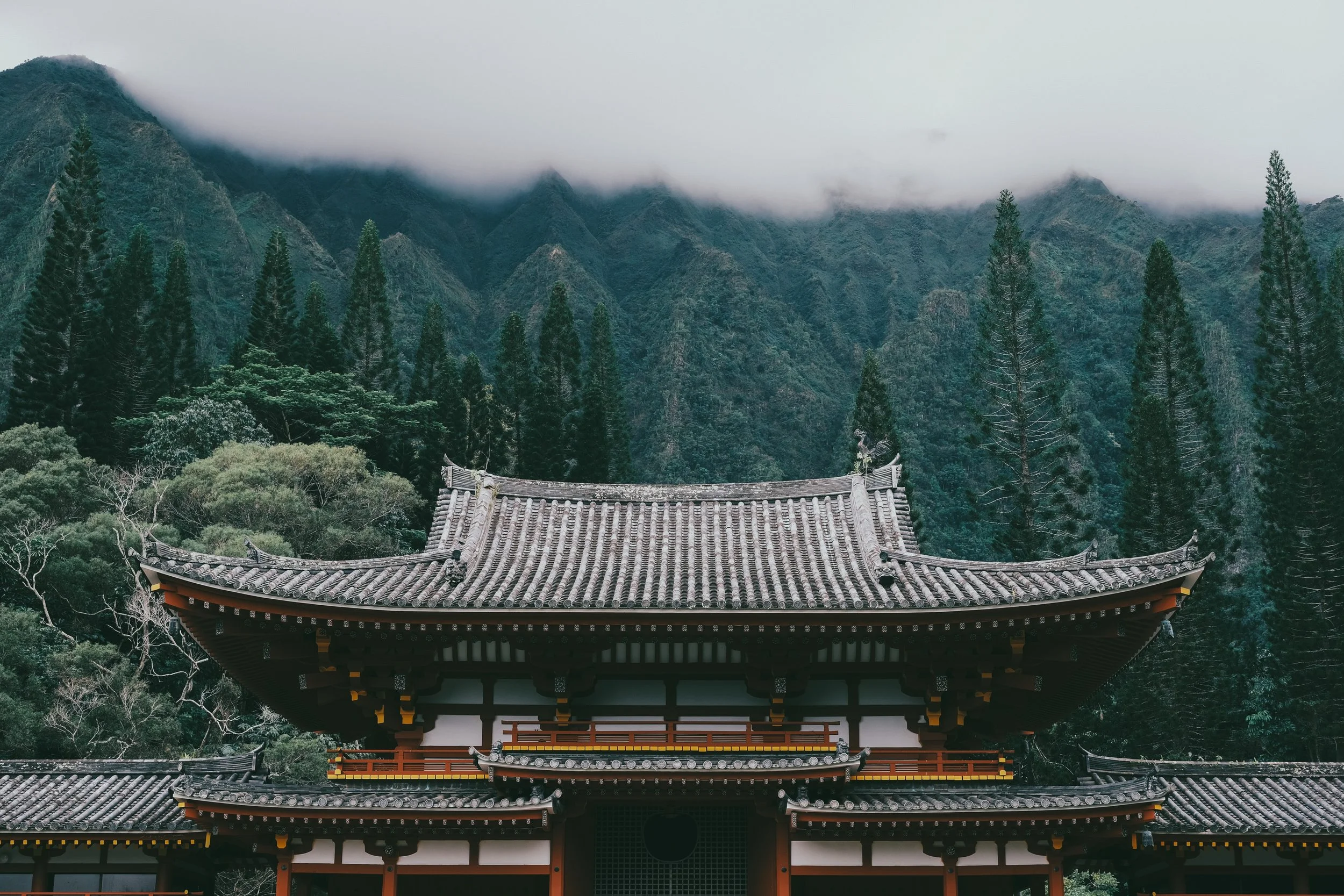 Byodo-In Temple Mountains and Roof Oahu