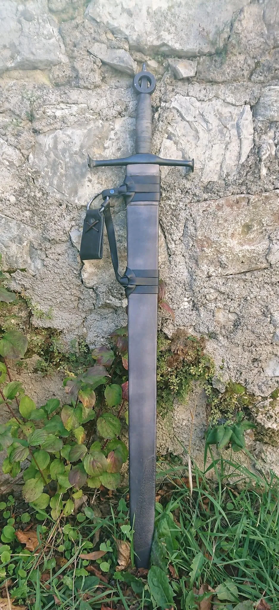 Scheide für ein vom Kunden selbst geschmiedetes Schwert mit Aufhängung nach Wunsch