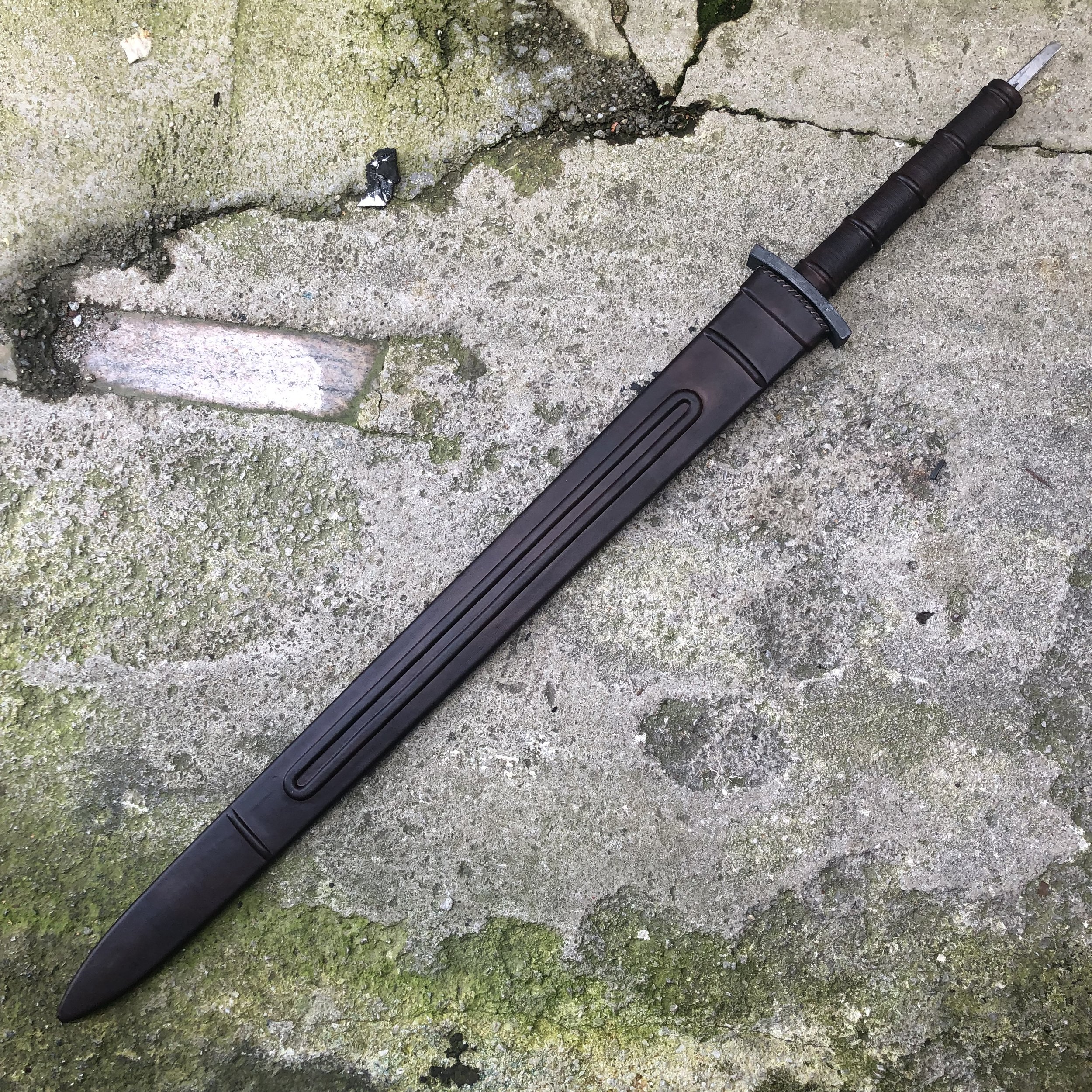 Scheide für zweihändiges Fantasy-Wikingerschwert von Christoph Feichtl (Kalderum Klingenkunst)