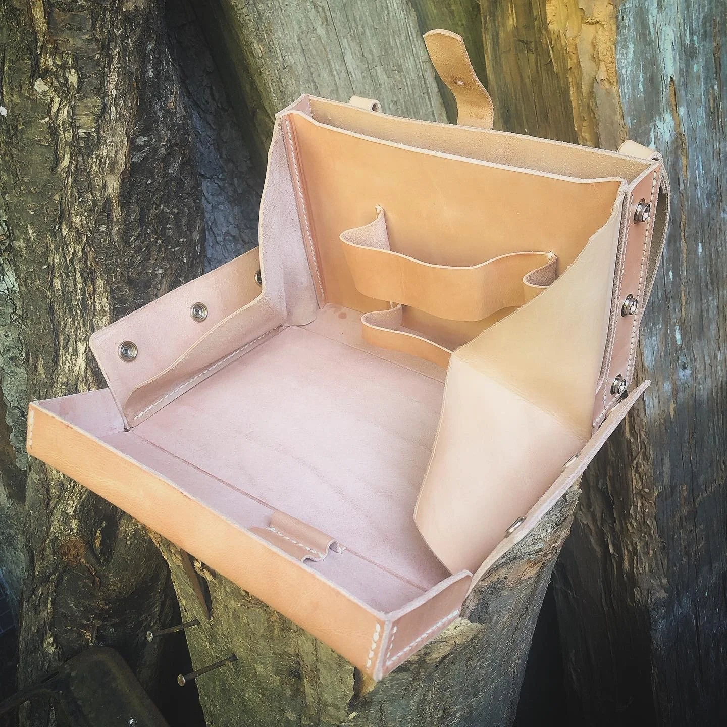 Originalgetreue Kopie einer Schweizer Sanitätstasche