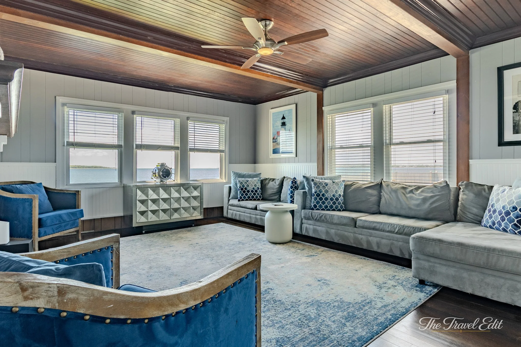 Livingroom2_WideView-HDR.jpg