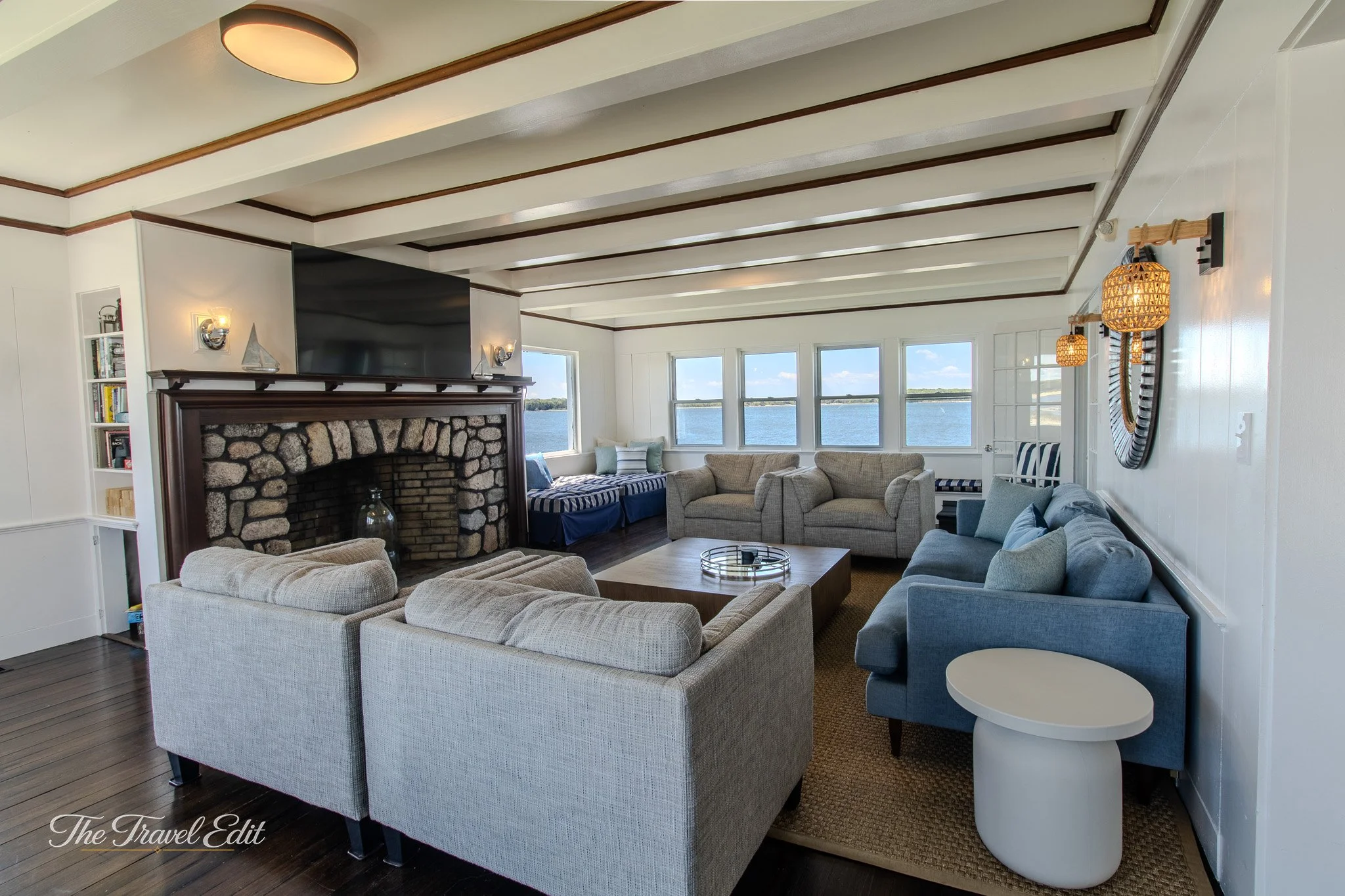 1stFloor_Livingroom1_3-HDR.jpg