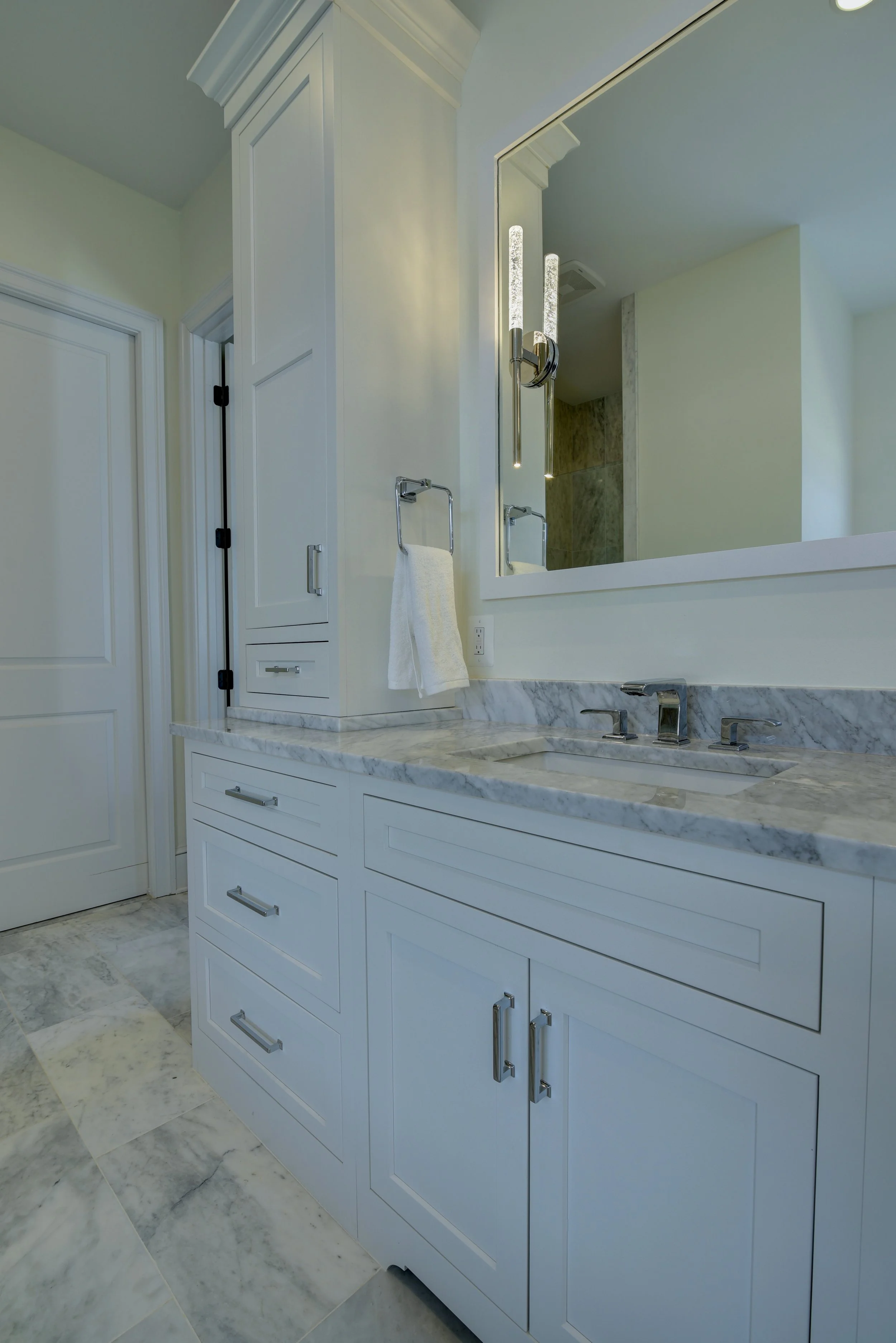 Primary Bathroom6.jpg