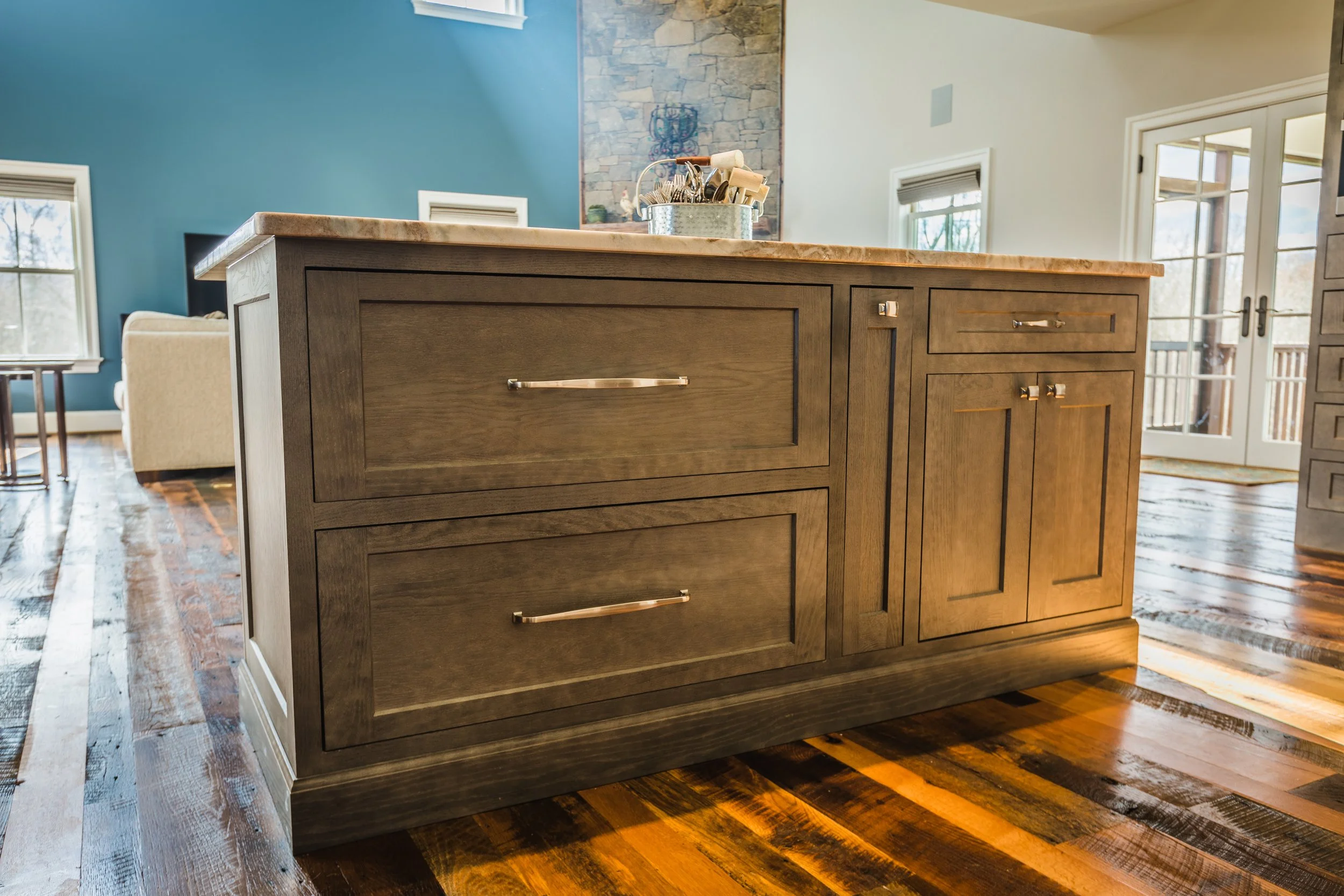 Island with Deep Storage, Pull Out Tray Storage and Roll Outs