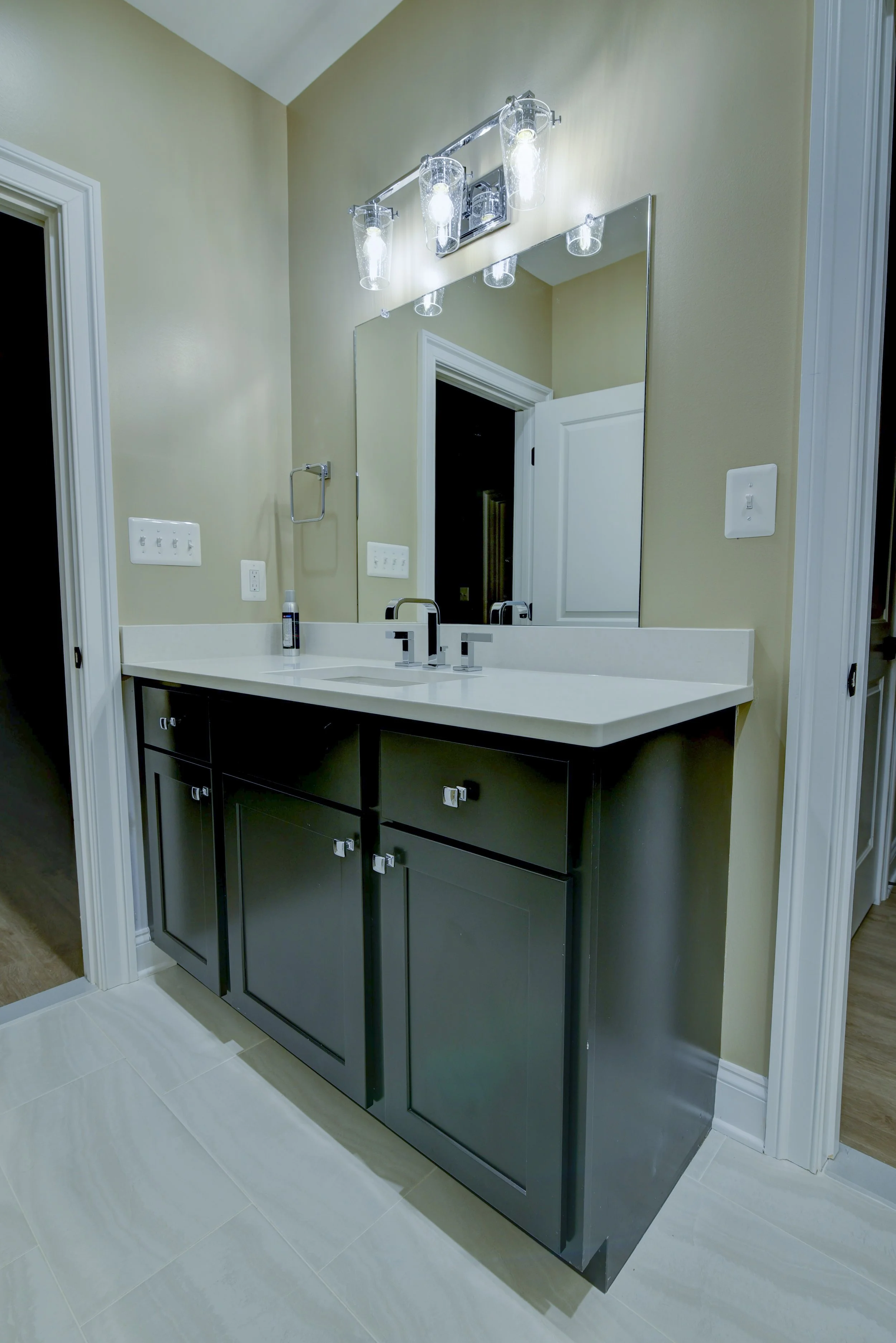 Lower Bathroom2.jpg