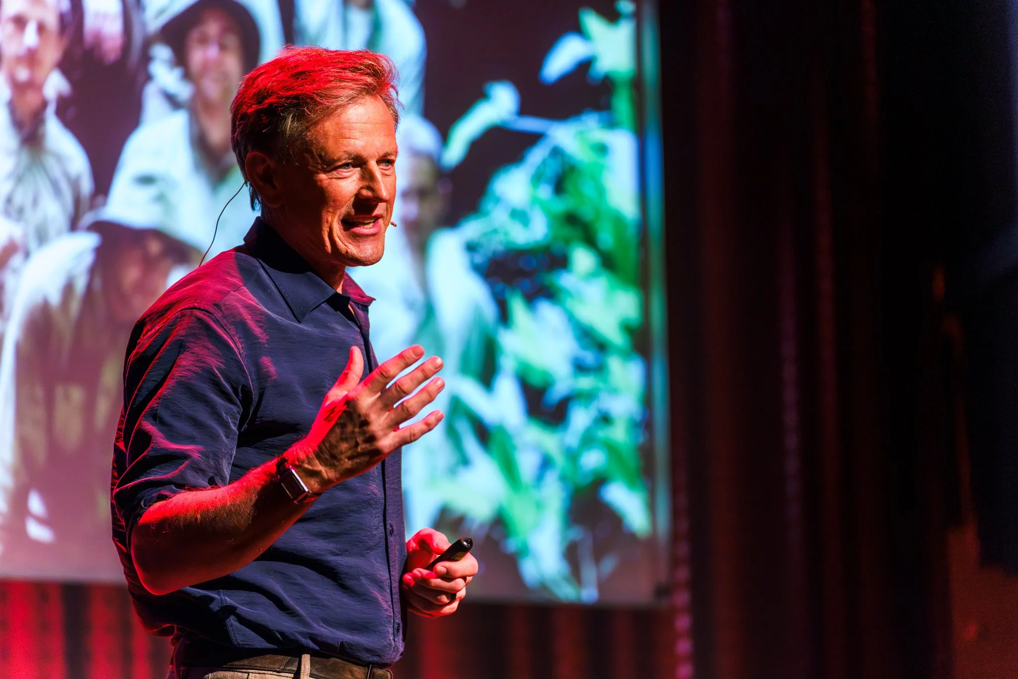 Eduard de Wilde speaking on stage at a biohacking event