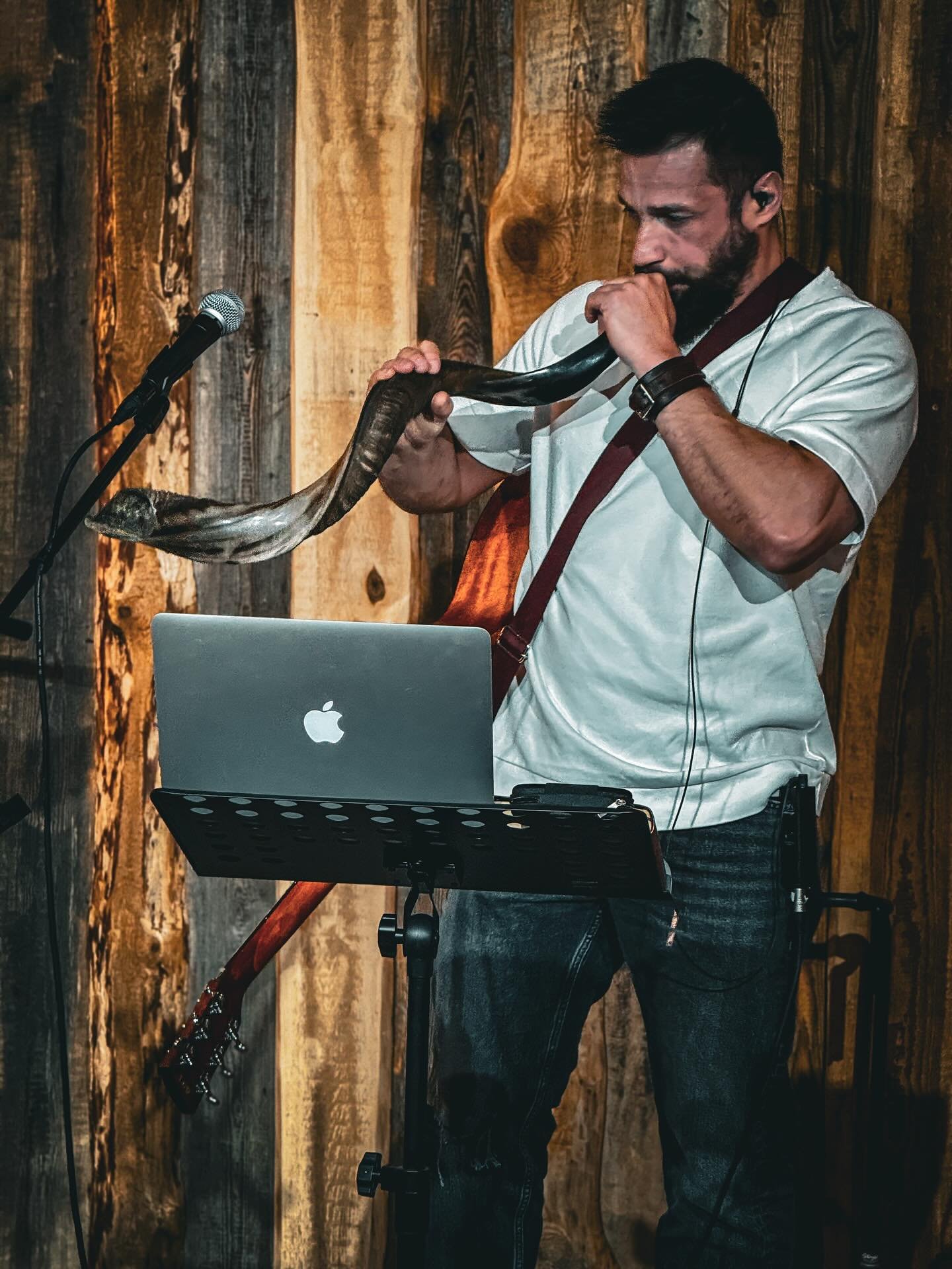 Jesus give you Shalom 

#peace #grace #sergeyannaworship